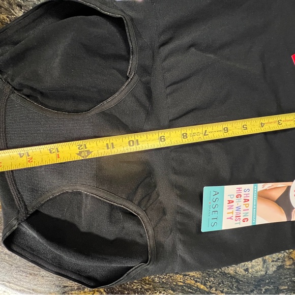 Spanx Assets shape wear. Black, XL - Picture 3 of 6